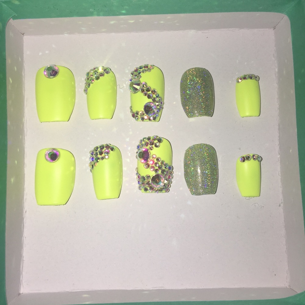 15pc. Custom Press on nails
